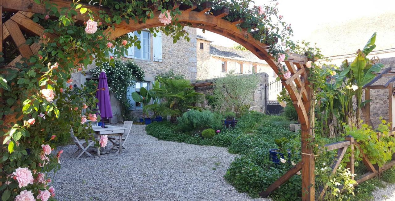 Chambres D'Hotes Du Presbytere La Bastide-l'Eveque Exterior foto